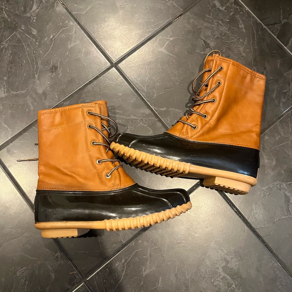 Duck boots